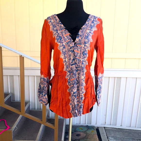 - Pretty FREE PEOPLE Long Sleeve Blouse. - Picture 1 of 12